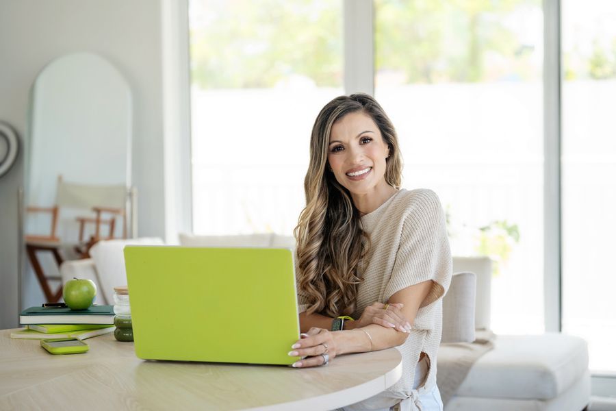 Cici at a laptop during a virtual nutrition session